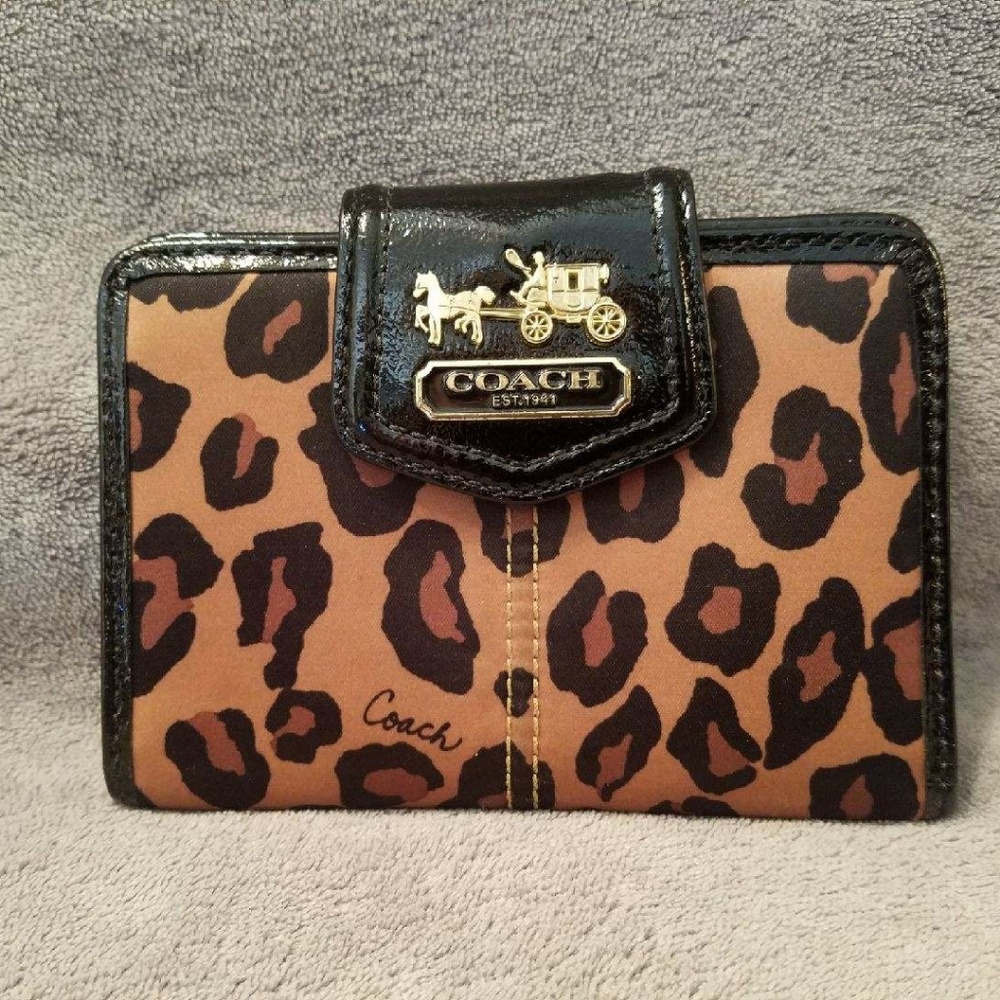 Authentic Coach wallet EUC